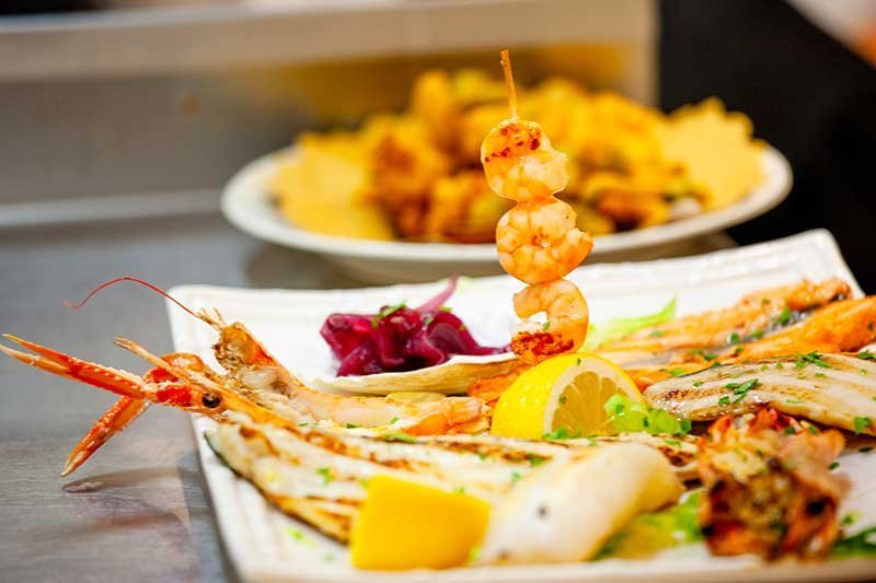 Piatti di pesce della cucina